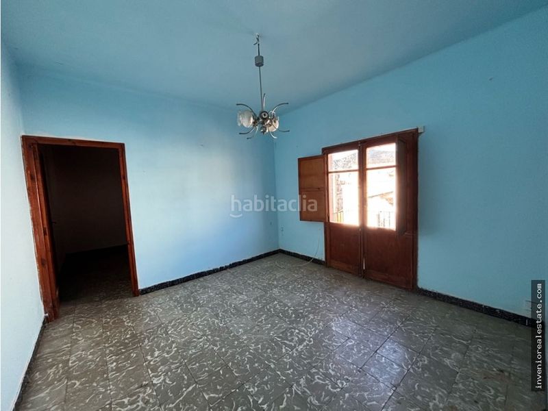 Foto c230314c-f717-4641-a025-b6086705d8bc. Edificio in Tales