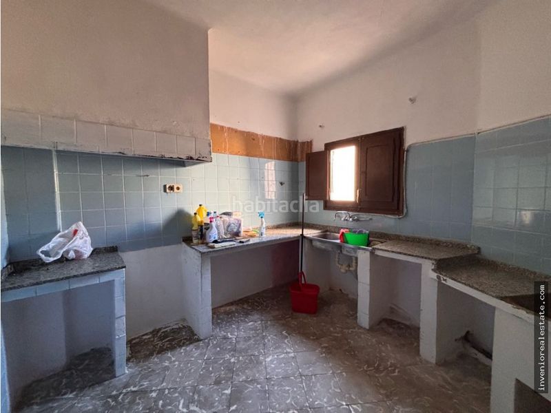 Foto f5f6cabe-dce8-4e10-81e7-5745fa1317b5. Edificio in Tales