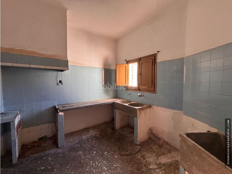 Foto f7e86c01-c5a8-498e-8237-3a9fec0c7a78. Edificio in Tales