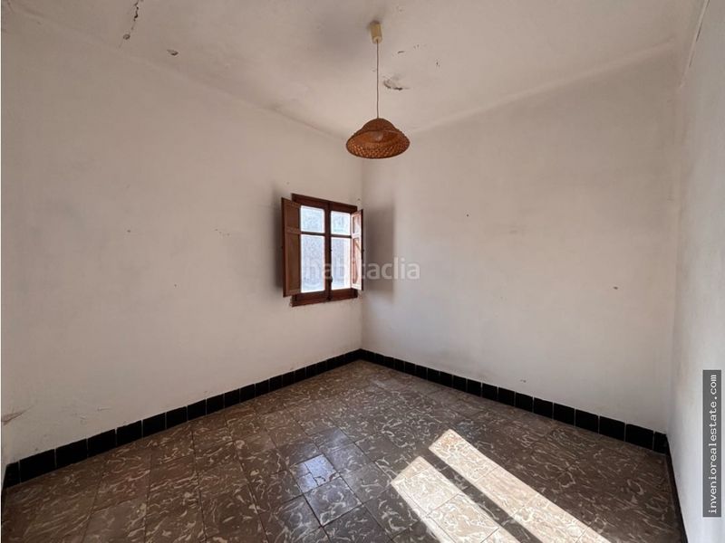 Foto f9d378d0-6769-40eb-b0a4-565f5f485f83. Edificio in Tales