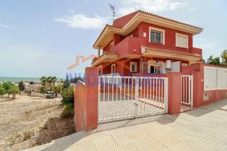 Chalet in Los Urrutias. Dúplex de 3 habitaciones, terraza con vistas al mar y sótano, a