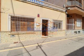 Chalet à Centro. A 150m de la playa, chalet de 3 habitaciones, 2 baños y solarium