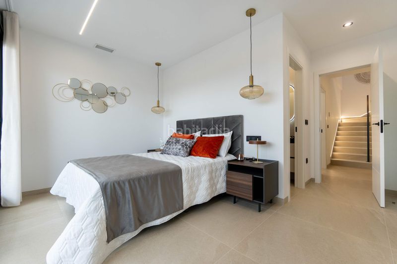 Foto 95ba9124-bd63-418b-b5b1-e6484eb4162f. Chalet villa de obra nueva con 3 dormitorios, 3 baños, piscina privada, terrazas y jardín. , murcia. en San Pedro del Pinatar