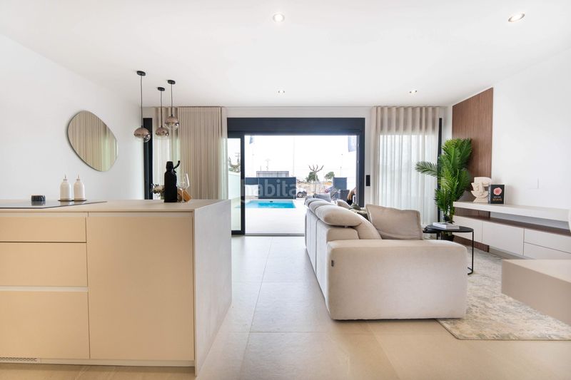 Foto d771b317-7b34-431f-af81-92b0f051a7fc. Chalet villa de obra nueva con 3 dormitorios, 3 baños, piscina privada, terrazas y jardín. , murcia. en San Pedro del Pinatar