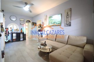 House in Centro. Bungalow planta baja de 2 dormitorios, 1 baño y jardín. en los a