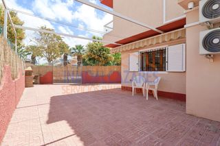 Duplex in Centro. Estupendo dúplex con jardín en esquina, de 2 habitaciones, a 550