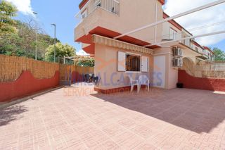 Zweistöckige Wohnung in Centro. Estupendo dúplex con jardín en esquina, de 2 habitaciones, a 550