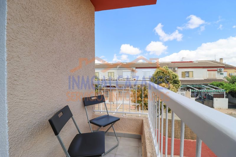 Foto 3a9c57d9-de77-4e79-86e0-f9179e0656cc. Dúplex estupendo dúplex con jardín en esquina, de 2 habitaciones, a 550 m de la playa, en los alcázares, murcia en Alcázares (Los)
