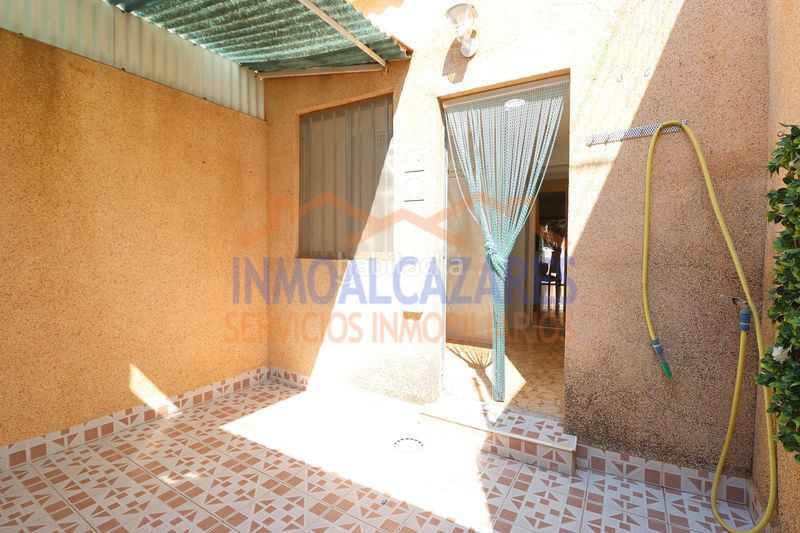 Foto 708d22a0-d861-4403-85ed-a9ee5094982c. Casa a 650m de la playa y un paso de la piscina, dúplex de 2 dormitorios, 2 baños y jardin, en los alcázares, murcia en Alcázares (Los)