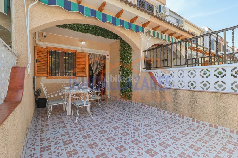 Foto 766e16d8-d60b-4cc1-9354-7af160be543b. Casa a 650m de la playa y un paso de la piscina, dúplex de 2 dormitorios, 2 baños y jardin, en los alcázares, murcia en Alcázares (Los)