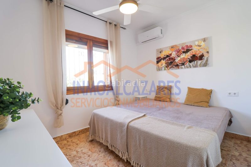 Foto ad06fa10-58d0-4f94-a102-70f129ee8652. Casa a 650m de la playa y un paso de la piscina, dúplex de 2 dormitorios, 2 baños y jardin, en los alcázares, murcia en Alcázares (Los)