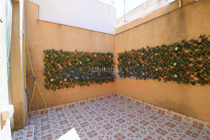 Foto af74b778-6108-4c1c-9e24-de317edf3eba. Casa a 650m de la playa y un paso de la piscina, dúplex de 2 dormitorios, 2 baños y jardin, en los alcázares, murcia en Alcázares (Los)
