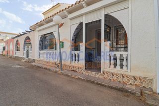 Maison à Los Narejos_Punta Calera. Duplex de 4 dormitorios, 2 baños, porche y solarium. en urb. oas