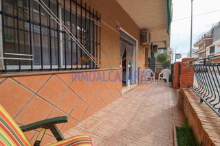 Rez-de-chaussée à Centro. A 80m de la playa, apartamento planta baja de 3 habitaciones y t