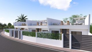Xalet a Roldán. Villa de obra nueva, con 2 habitaciones y 2 baños, solarium y pi