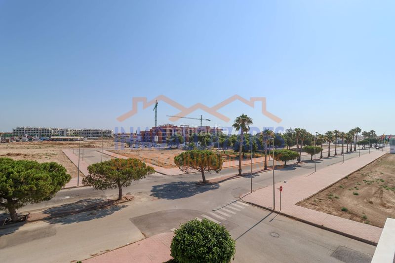 Foto 5027933c-ab11-4ef4-a326-eb5e998aa2f6. Apartament amb piscina a Centro Alcázares (Los)