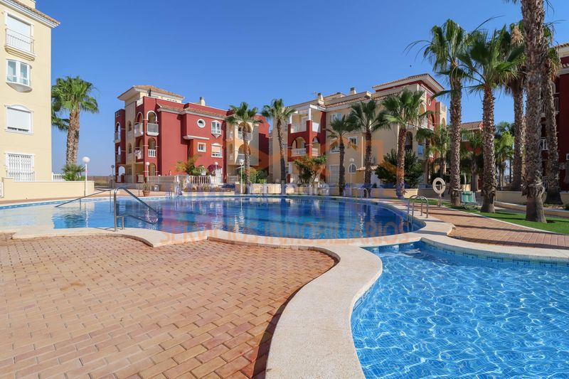 Foto ec0e3259-c504-408c-8e9c-49c2609ab1b1. Apartament amb piscina a Centro Alcázares (Los)