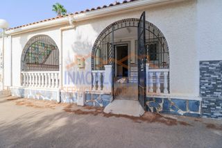 Xalet a Los Narejos_Punta Calera. Chalet adosado de 2 dormitorios y solarium privado, en los narej