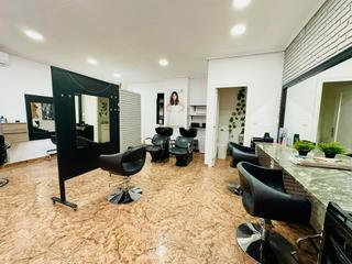 Lloguer Local Comercial a Centro puerto. Este local de peluquería en pleno centro de puerto de sagunto es