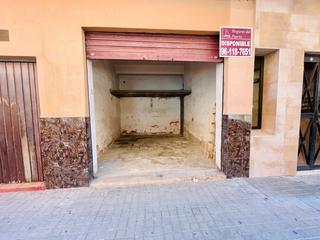 Local Comercial a Avenida de Abril-9 de Octubre. Se vende local en puerto de sagunto