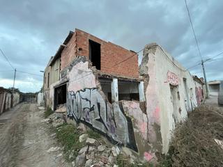 Terreno residencial en Avenida de Abril-9 de Octubre. Oportunidad de inversión casa para reformar o solar en puerto de
