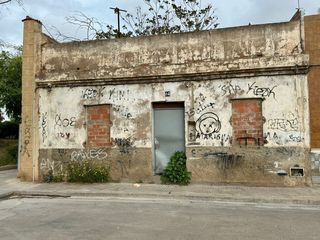 Maison à Avenida de Abril-9 de Octubre. Casa para reformar en puerto de sagunto con gran potencial de in