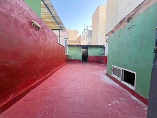 Pis a Centro. Vivienda con terraza privada y balcón mirador en una tranquila c