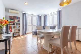 Flat in Playa Puerto de Sagunto. Amplia vivienda de 3 habitaciones y 2 baños en zona playa