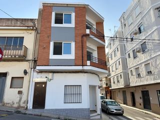 Pis a Almenara. Vivienda totalmente reformada con patio privado en almenara