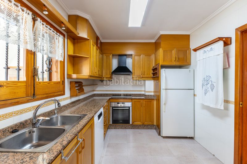 Foto b92e14b7-d984-43ce-8a43-5798200c5c45. Casa amb aparcament a Corinto-Almardà Sagunt