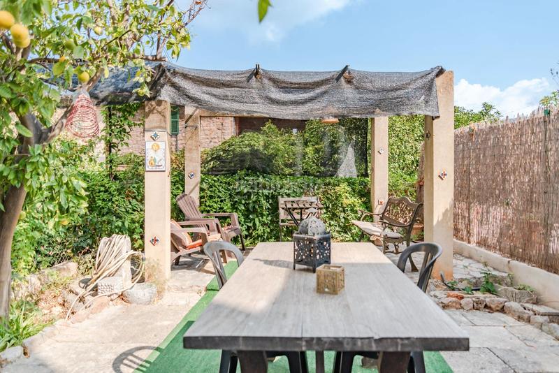 Foto cb9bc2b0-1365-4c7d-8e9f-abc8d5f65de3. Semi detached house with fireplace heating in Sóller