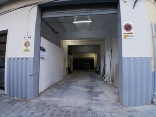Geschäftsraum in Pere Garau. Local en plaza las columnas