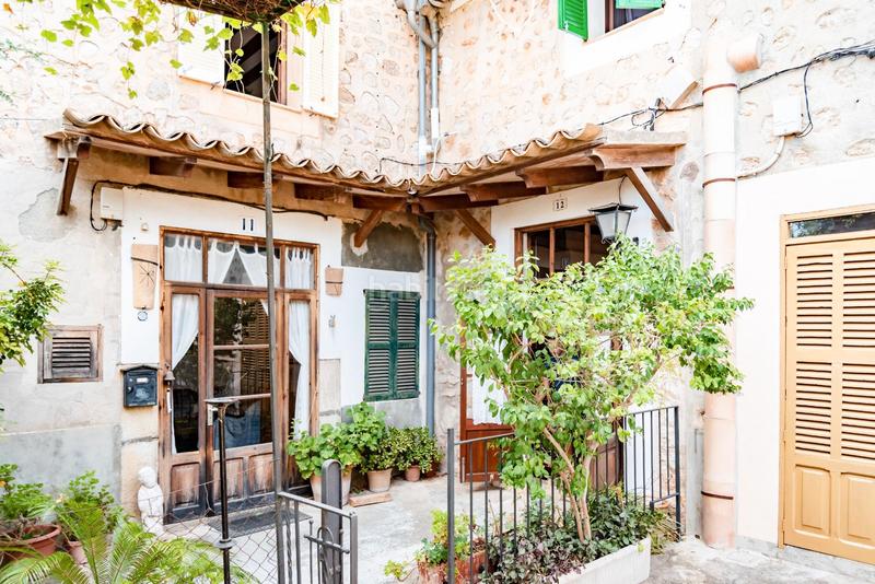 Foto e579e690-2e1b-40e6-91c5-1bf87667471b. Casa adossada amb xemeneia calefacció a Sóller