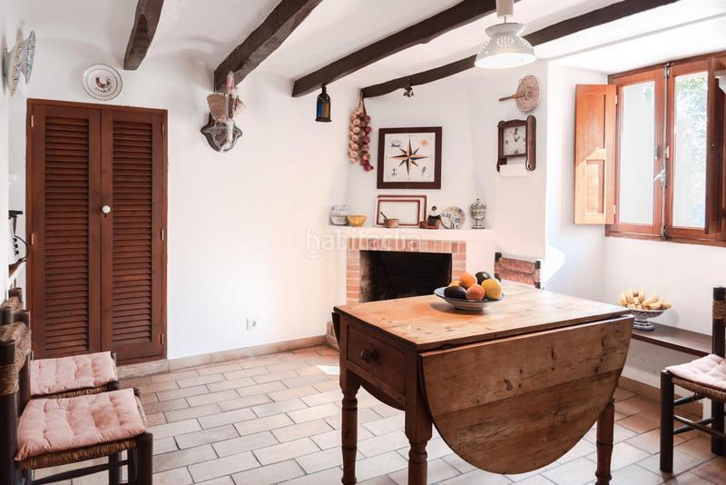 Foto f77e58a8-b9b7-407c-bbb1-1b01dd19a29f. Casa adossada amb xemeneia calefacció a Sóller