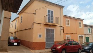 Mas à Sineu. Gran casa de pueblo en sineu · enorme potencial en pleno centro