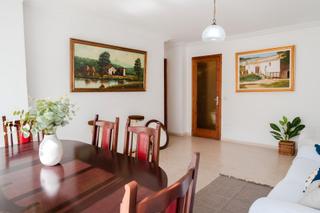 Piso en Santa Catalina. Compra este fantastico piso de tres habitaciones en santa catali