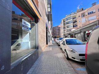 Lloguer Local Comercial  Carrio. Local comercial a lloguer al centre de manresa