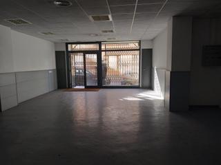 Affitto Locale commerciale  Carrer bisbe torres i bages. Local comercial en alquiler