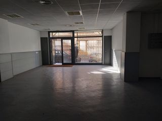 Alquiler Local Comercial  Carrer bisbe torres i bages. Local comercial en alquiler