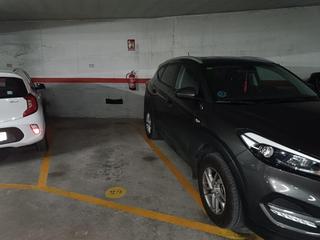 Aparcament cotxe a Plaça Catalunya. Plaza de parking para coche pequeño o moto, en zona pl. cataluña