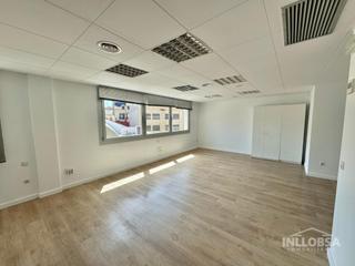 Rent Office space  Passeig pere iii. Oficina en alquiler en el centro de manresa