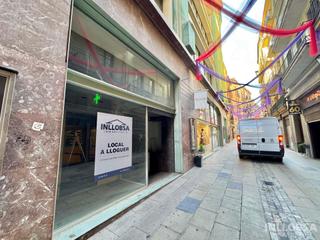 Location Local commercial  Carrer nou. Local de alquiler en el centro de manresa