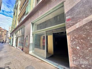 Lloguer Local Comercial  Carrer nou. Local de alquiler en el centro de manresa