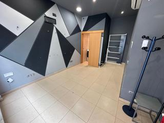 Lloguer Local Comercial  Ferrocarril. Local comercial en zona centrica