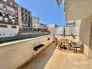 Planta baixa  Carrer miquel marti i pol. Amplio, luminoso y con terraza y piscina a un paso del centro
