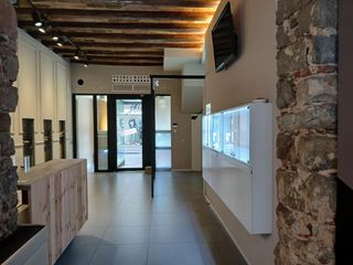 Lloguer Local Comercial  Carrer nou. Local comercial en alquiler. zona centro.