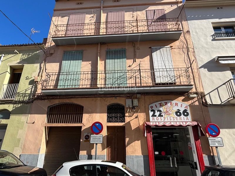 Foto d18cfe48-4f43-4bb0-a70f-598d7a23b6ba. Edificio in Sallent
