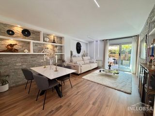 Pis  Miquel marti i pol. Precioso piso con terraza a la venta