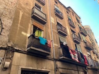 Building  Calle piques. Edifici ideal inversionistes