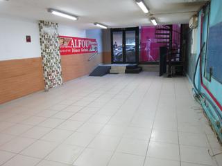 Local commercial à Carrer el fou 10. Céntrico y buena zona comercial
